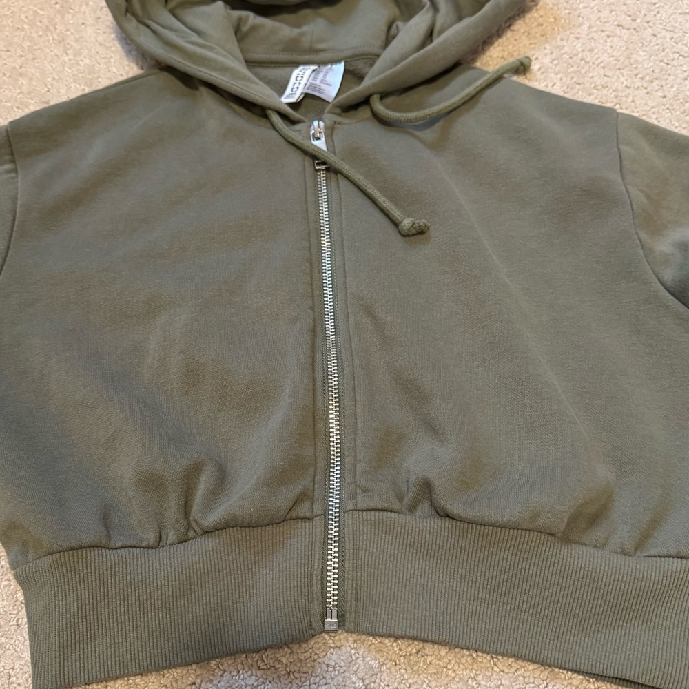 H&M Short Hooded Sweatshirt - Picture 6 of 6